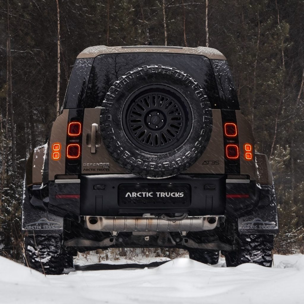Xplorer Rover Arctic Land Rover Defender AT35 - Arctic Trucks UK